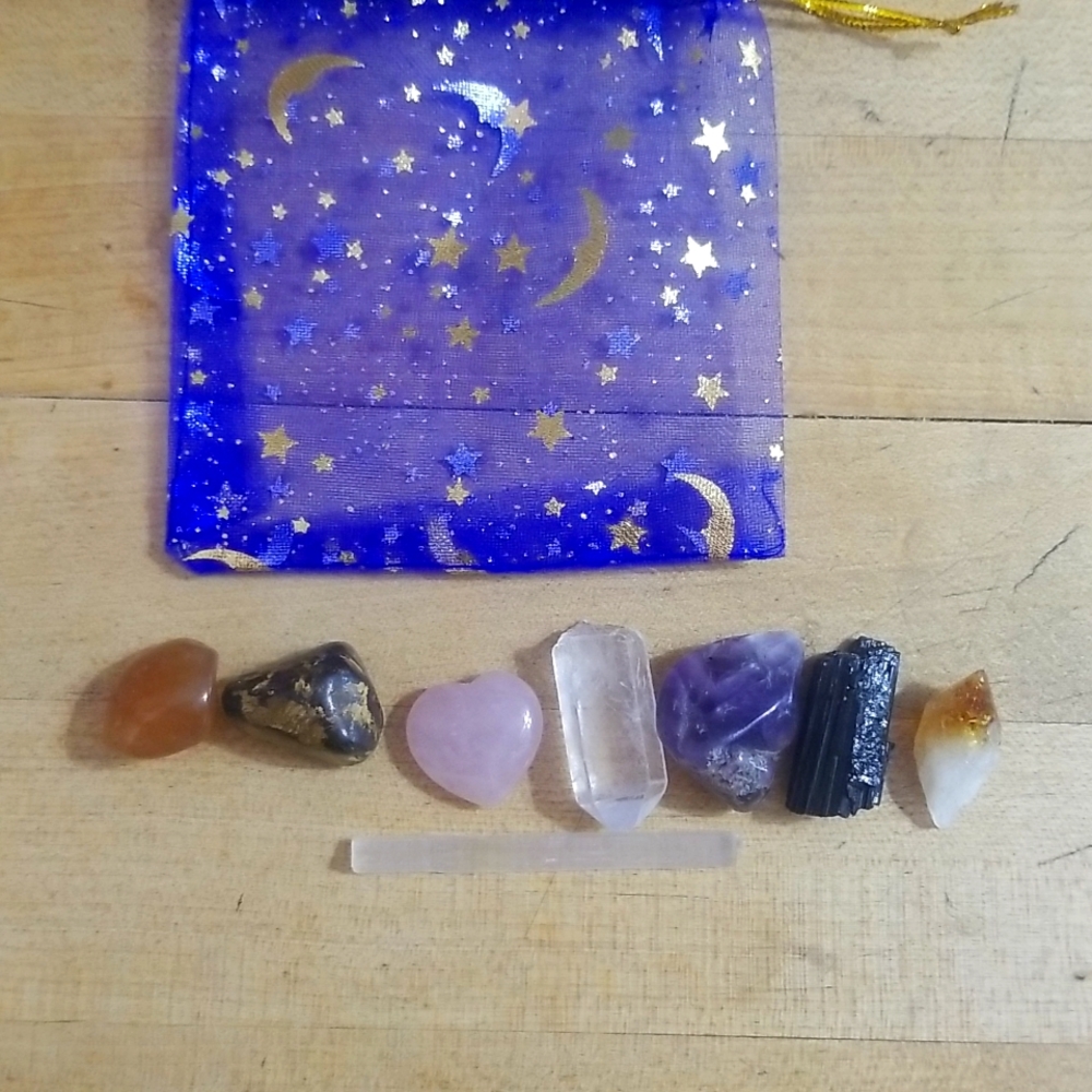 Gorgeous "Uplifting & Love theyself" Chakra Mini Crystal Bundle.
